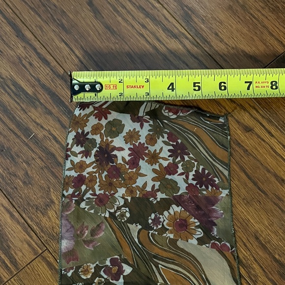 Floral Patterned Scarf - Picture 6 of 10